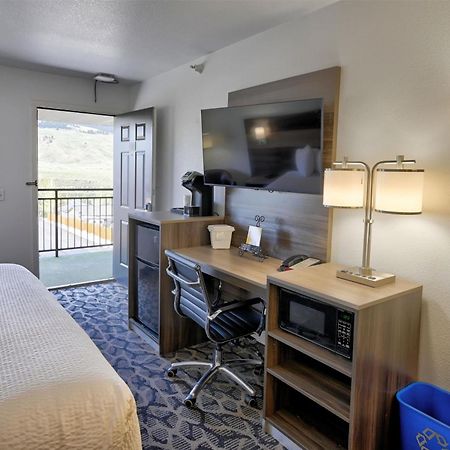 Travelodge By Wyndham Gardiner Yellowstone Park North Entr Exterior photo