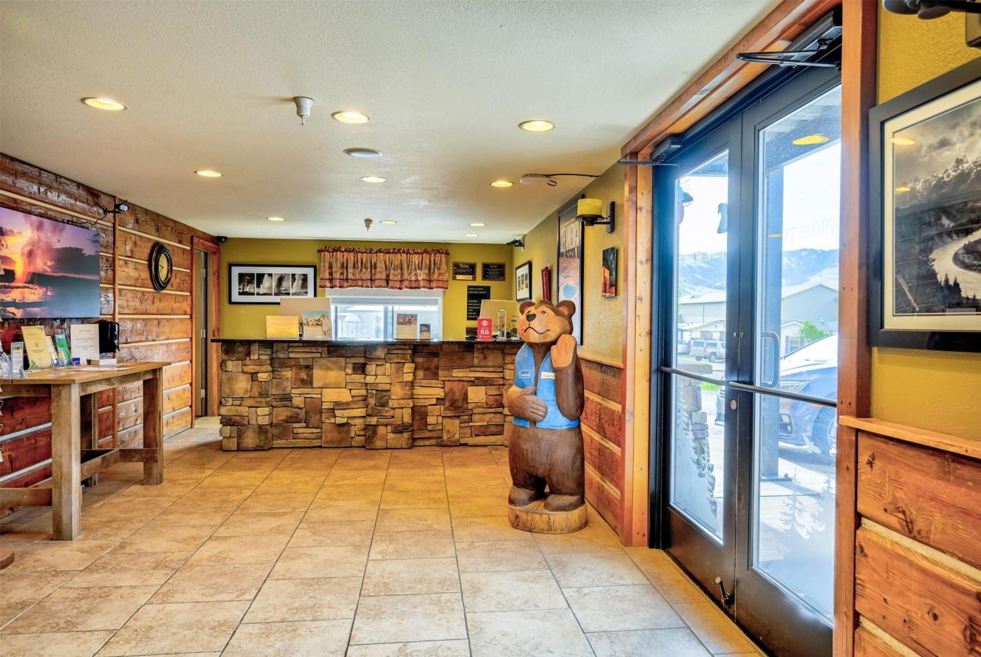 Travelodge By Wyndham Gardiner Yellowstone Park North Entr Exterior photo